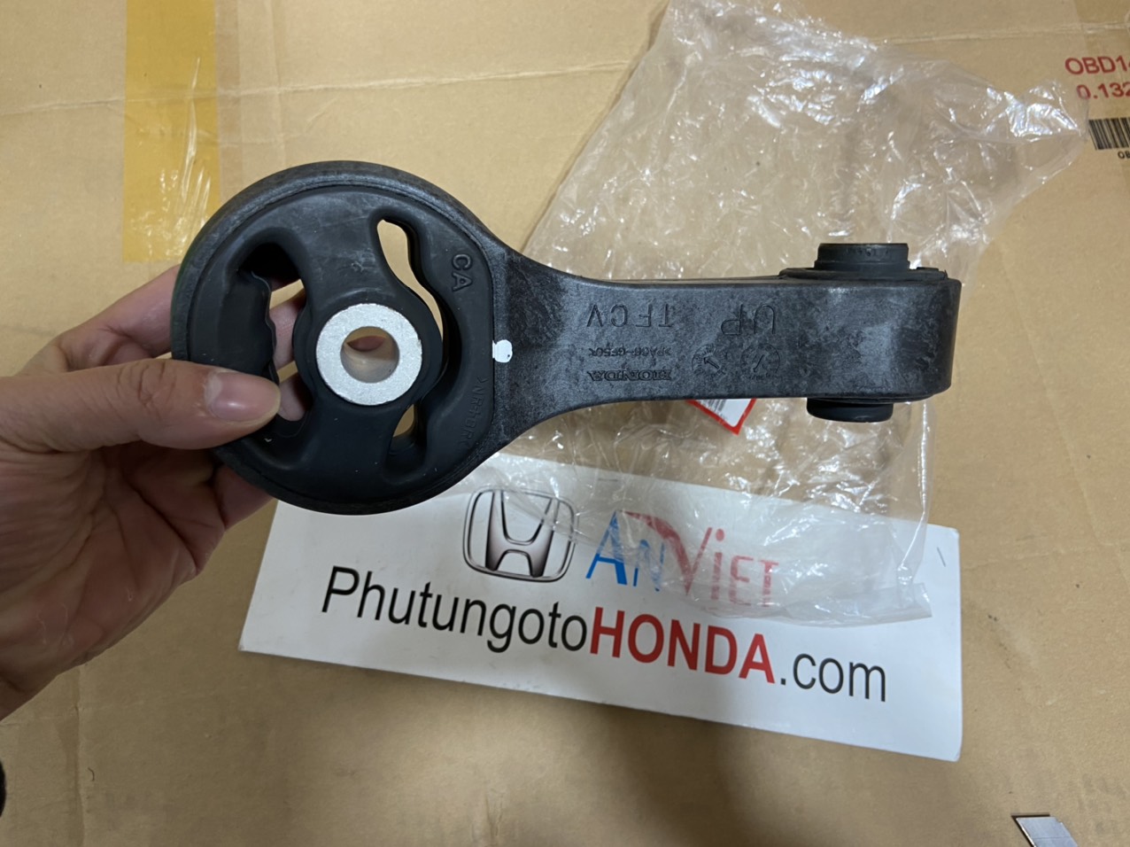 Chân máy sau xe Honda BRIO